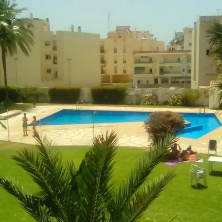 Апартаменты Bright With Pool, Torrecilla Нерха